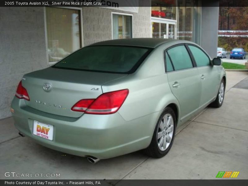 Silver Pine Mica / Light Gray 2005 Toyota Avalon XLS