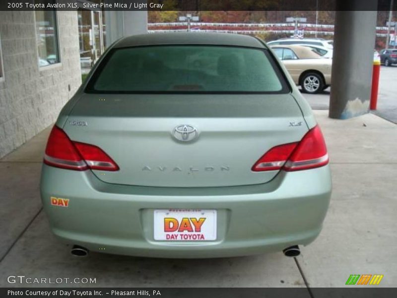 Silver Pine Mica / Light Gray 2005 Toyota Avalon XLS
