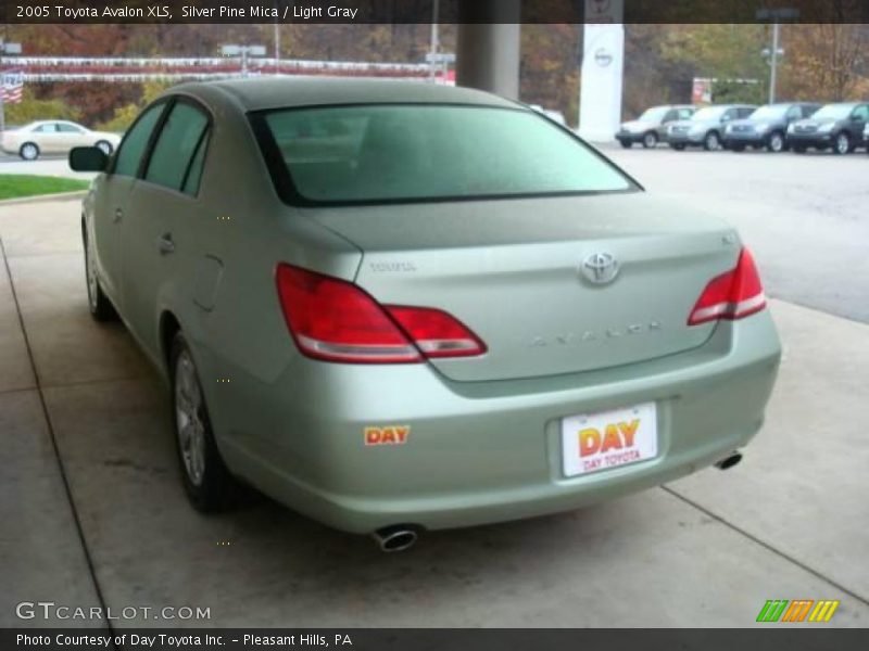 Silver Pine Mica / Light Gray 2005 Toyota Avalon XLS