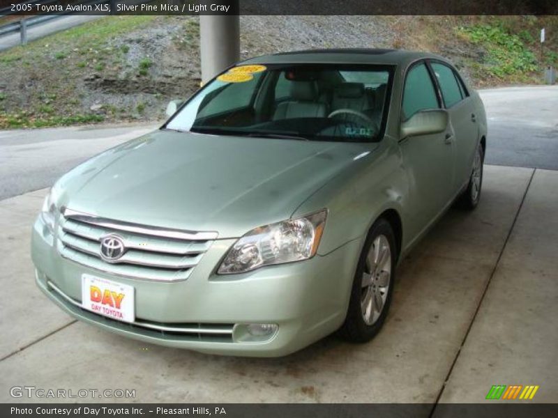 Silver Pine Mica / Light Gray 2005 Toyota Avalon XLS
