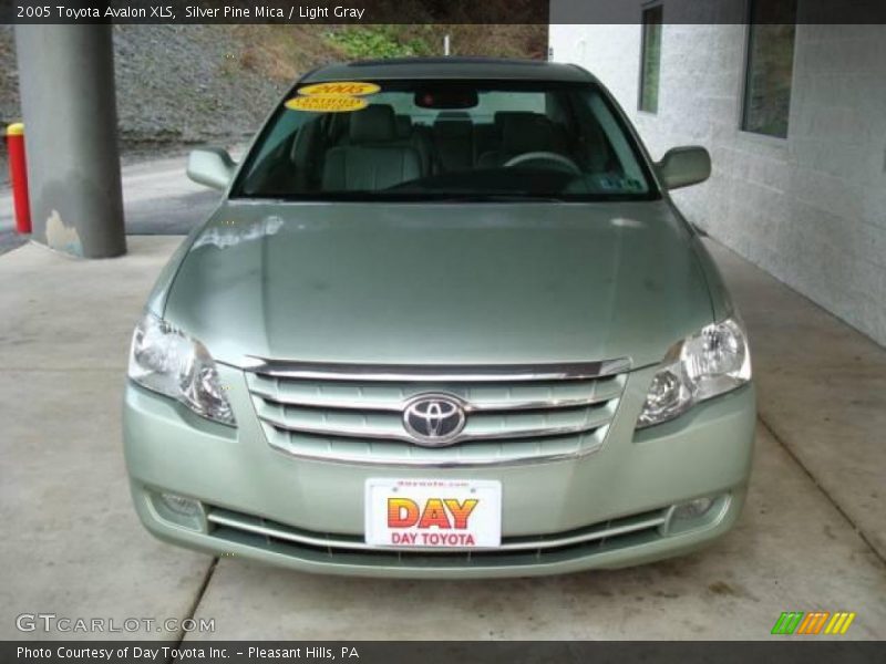 Silver Pine Mica / Light Gray 2005 Toyota Avalon XLS
