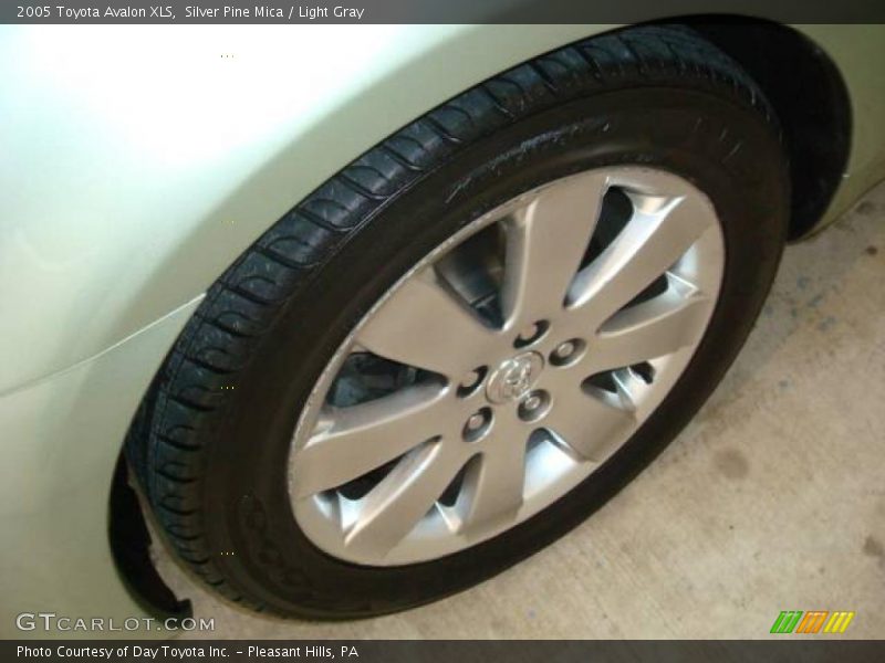 Silver Pine Mica / Light Gray 2005 Toyota Avalon XLS