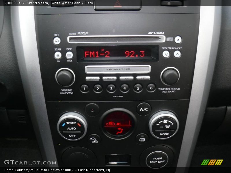 White Water Pearl / Black 2008 Suzuki Grand Vitara