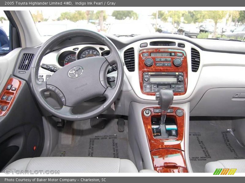 Indigo Ink Pearl / Gray 2005 Toyota Highlander Limited 4WD