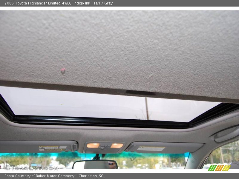Indigo Ink Pearl / Gray 2005 Toyota Highlander Limited 4WD