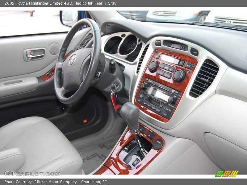 Indigo Ink Pearl / Gray 2005 Toyota Highlander Limited 4WD