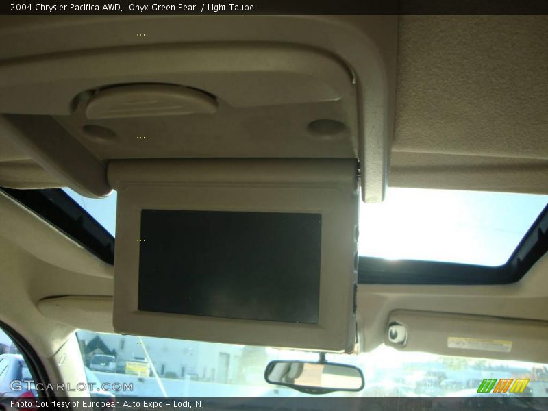 Onyx Green Pearl / Light Taupe 2004 Chrysler Pacifica AWD