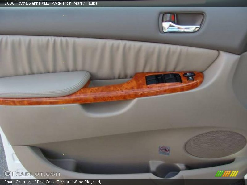 Arctic Frost Pearl / Taupe 2006 Toyota Sienna XLE