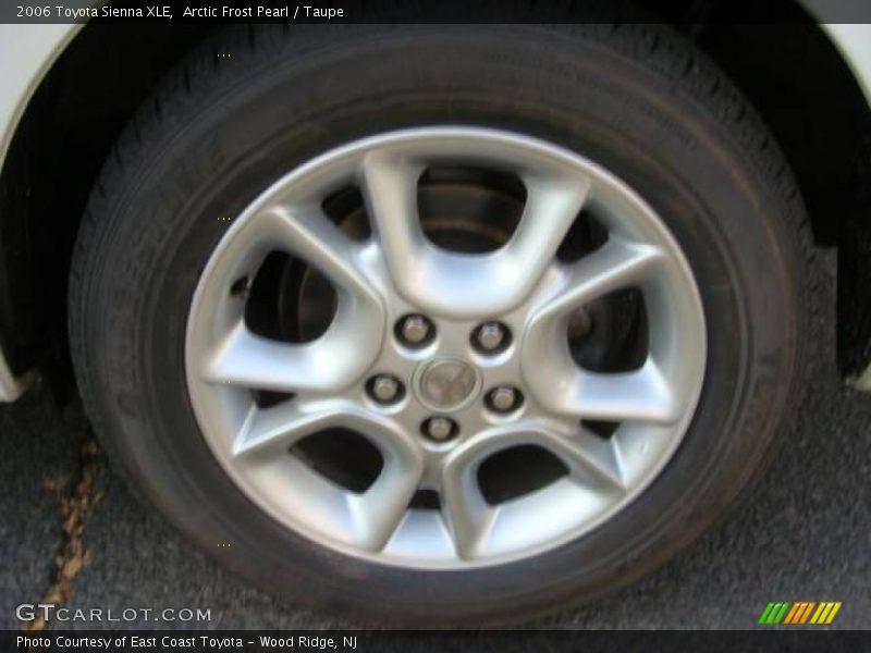 Arctic Frost Pearl / Taupe 2006 Toyota Sienna XLE