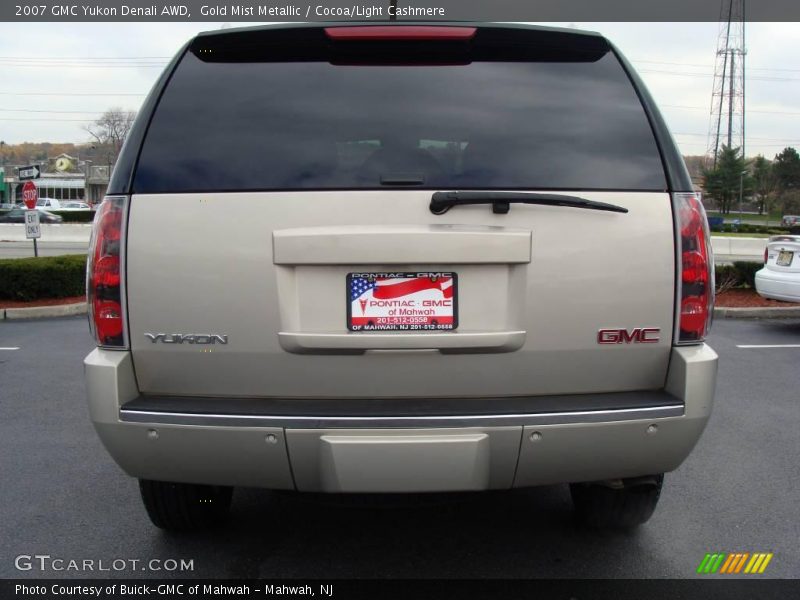 Gold Mist Metallic / Cocoa/Light Cashmere 2007 GMC Yukon Denali AWD