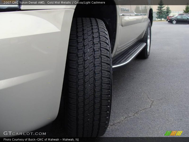 Gold Mist Metallic / Cocoa/Light Cashmere 2007 GMC Yukon Denali AWD