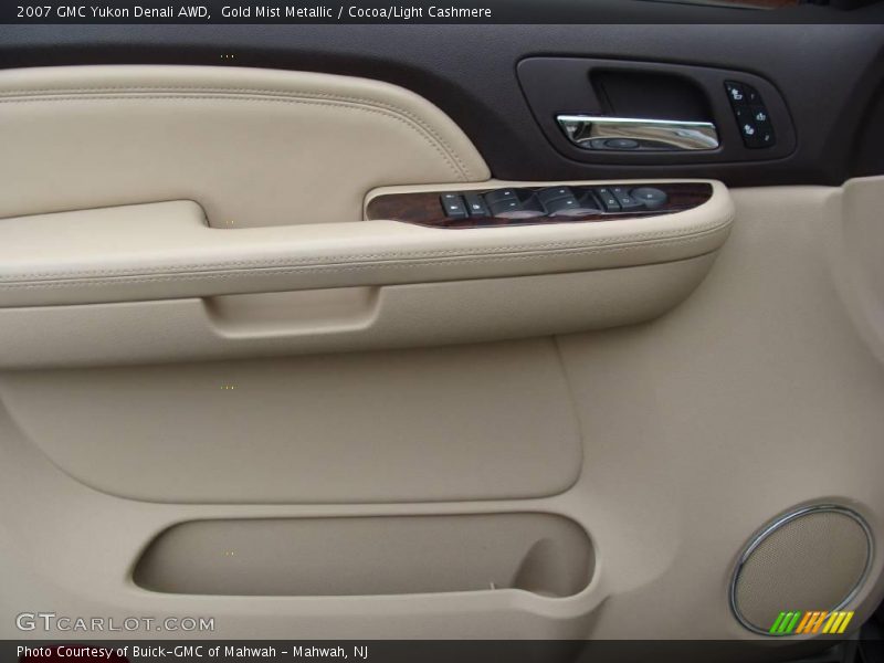 Gold Mist Metallic / Cocoa/Light Cashmere 2007 GMC Yukon Denali AWD