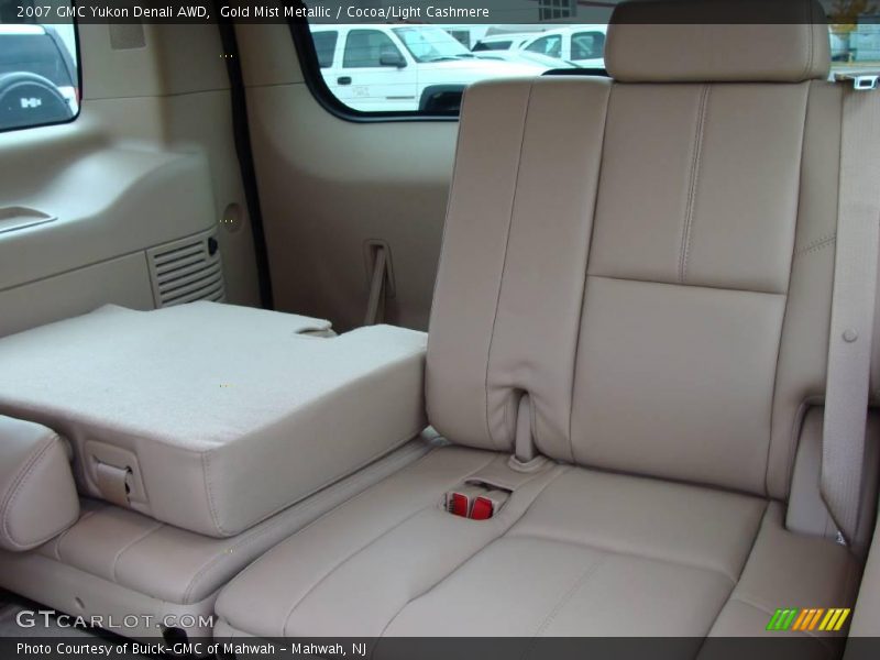 Gold Mist Metallic / Cocoa/Light Cashmere 2007 GMC Yukon Denali AWD