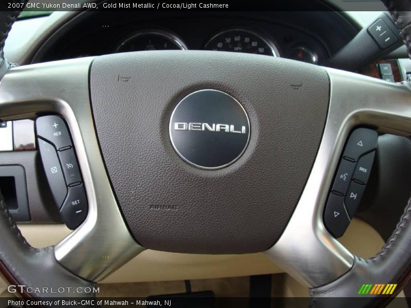Gold Mist Metallic / Cocoa/Light Cashmere 2007 GMC Yukon Denali AWD