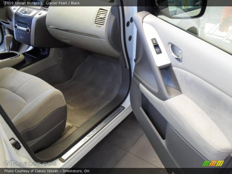 Glacier Pearl / Black 2009 Nissan Murano S