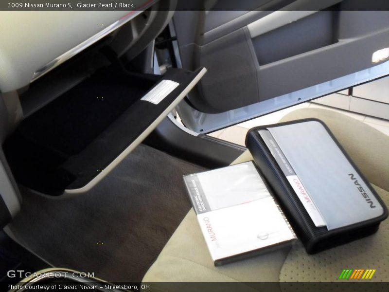 Glacier Pearl / Black 2009 Nissan Murano S
