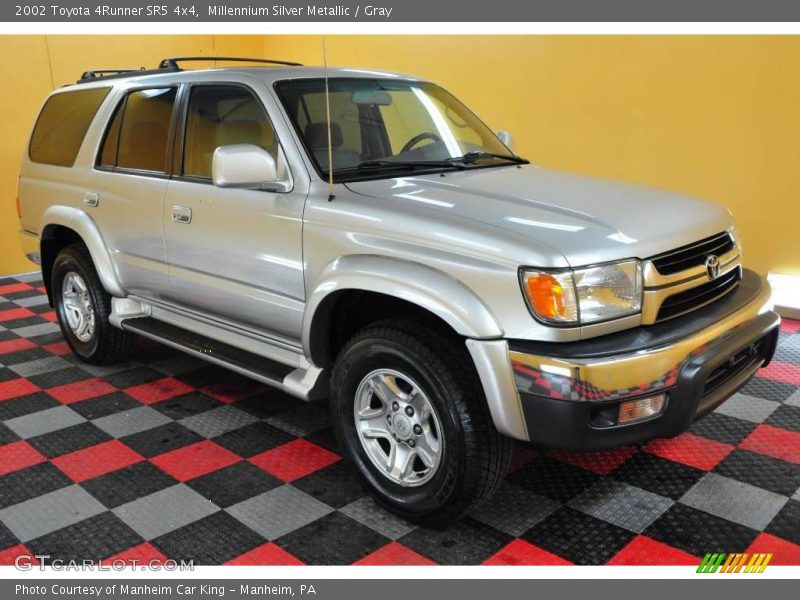 Millennium Silver Metallic / Gray 2002 Toyota 4Runner SR5 4x4