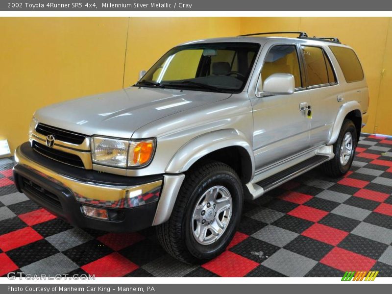 Millennium Silver Metallic / Gray 2002 Toyota 4Runner SR5 4x4