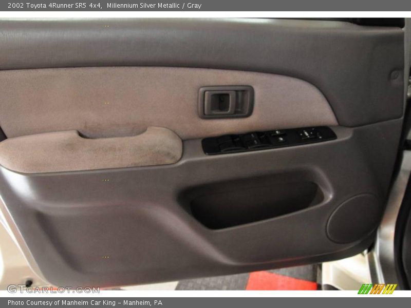 Millennium Silver Metallic / Gray 2002 Toyota 4Runner SR5 4x4