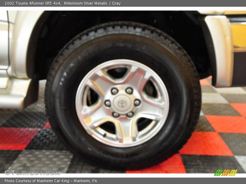 Millennium Silver Metallic / Gray 2002 Toyota 4Runner SR5 4x4