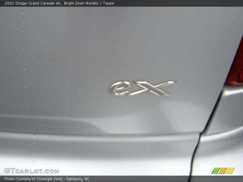 Bright Silver Metallic / Taupe 2002 Dodge Grand Caravan eX