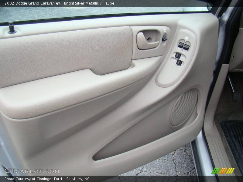 Bright Silver Metallic / Taupe 2002 Dodge Grand Caravan eX