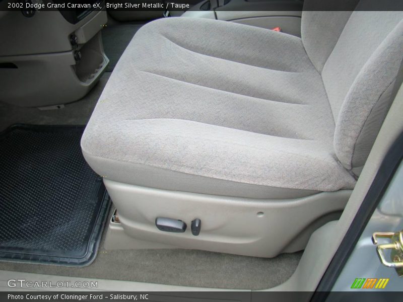 Bright Silver Metallic / Taupe 2002 Dodge Grand Caravan eX