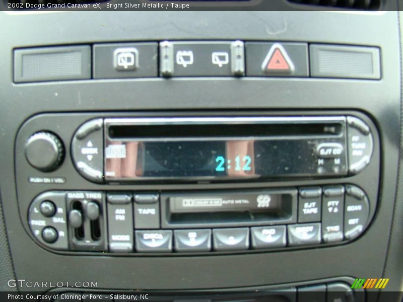 Bright Silver Metallic / Taupe 2002 Dodge Grand Caravan eX