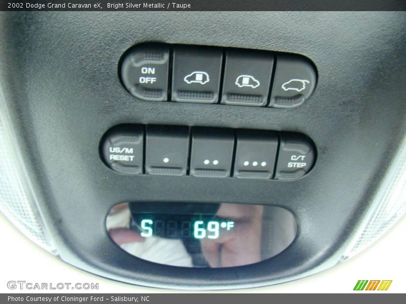 Bright Silver Metallic / Taupe 2002 Dodge Grand Caravan eX