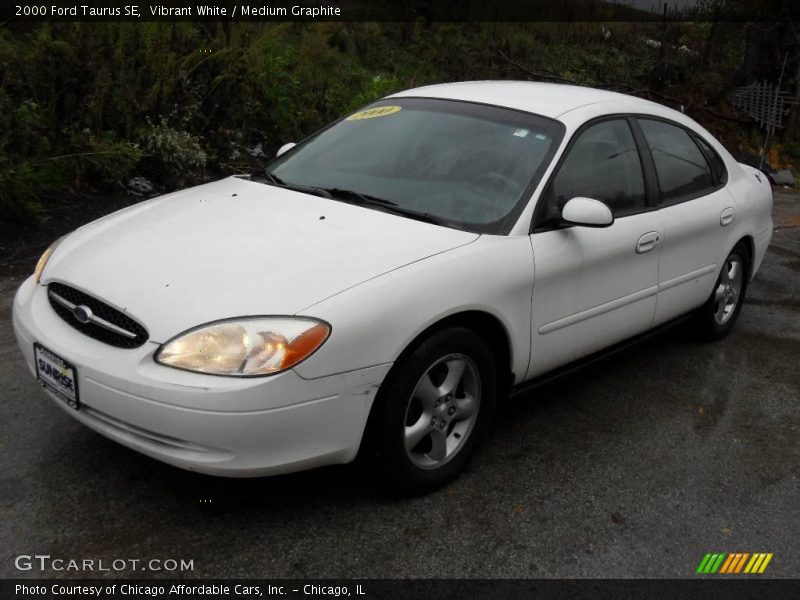 Vibrant White / Medium Graphite 2000 Ford Taurus SE