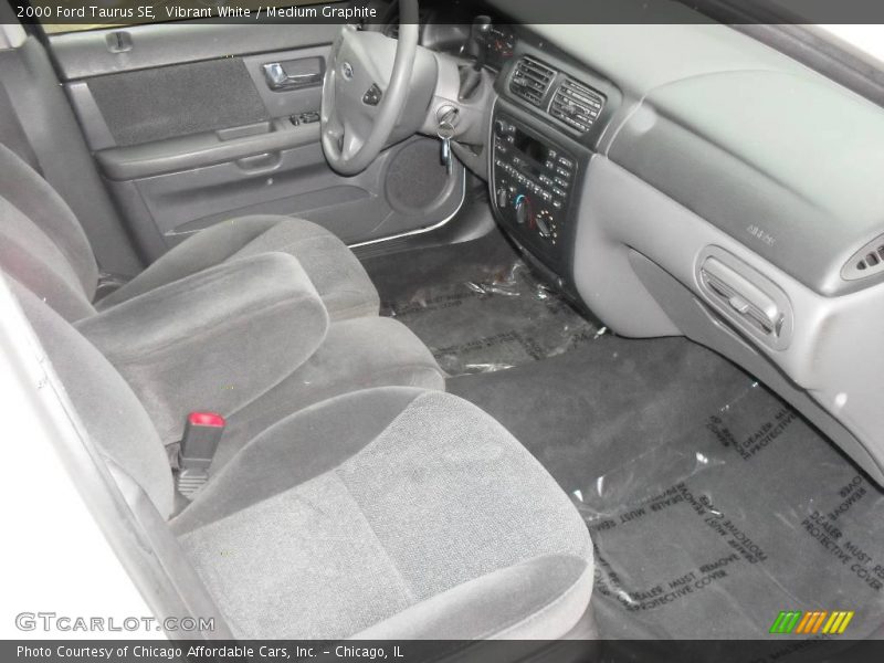 Vibrant White / Medium Graphite 2000 Ford Taurus SE