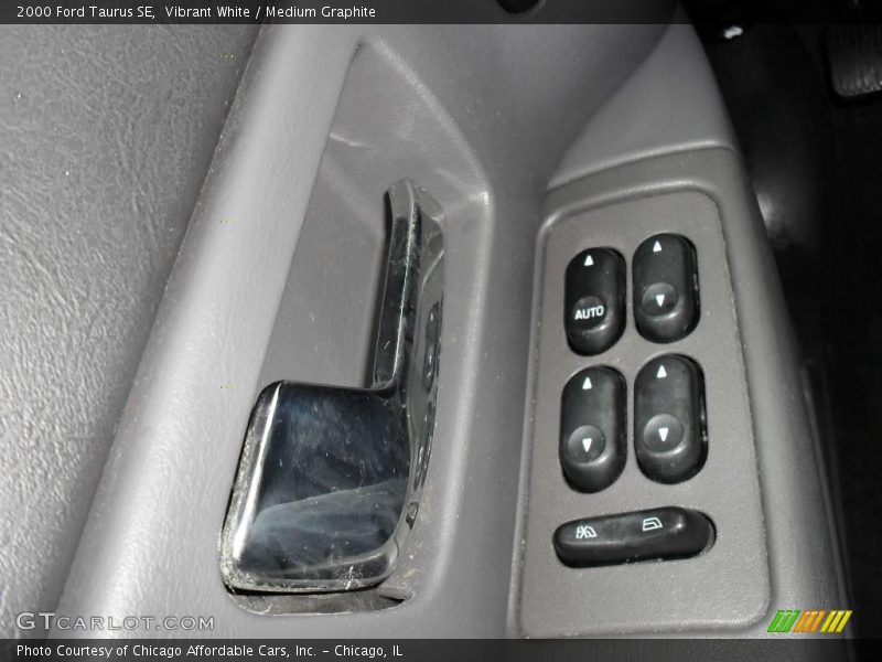 Vibrant White / Medium Graphite 2000 Ford Taurus SE