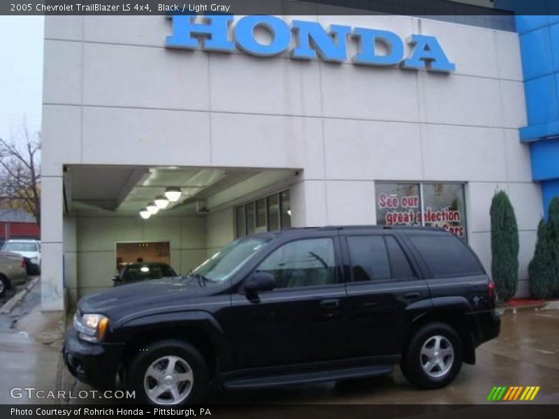 Black / Light Gray 2005 Chevrolet TrailBlazer LS 4x4