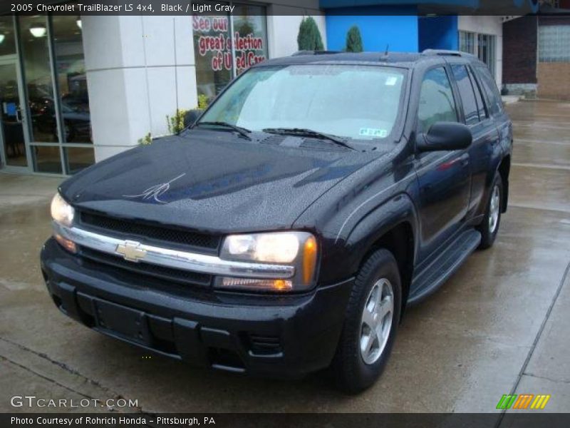 Black / Light Gray 2005 Chevrolet TrailBlazer LS 4x4