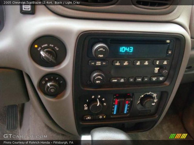 Black / Light Gray 2005 Chevrolet TrailBlazer LS 4x4