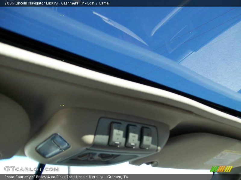 Cashmere Tri-Coat / Camel 2006 Lincoln Navigator Luxury