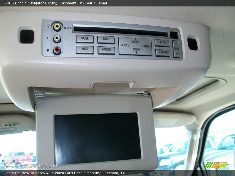 Cashmere Tri-Coat / Camel 2006 Lincoln Navigator Luxury