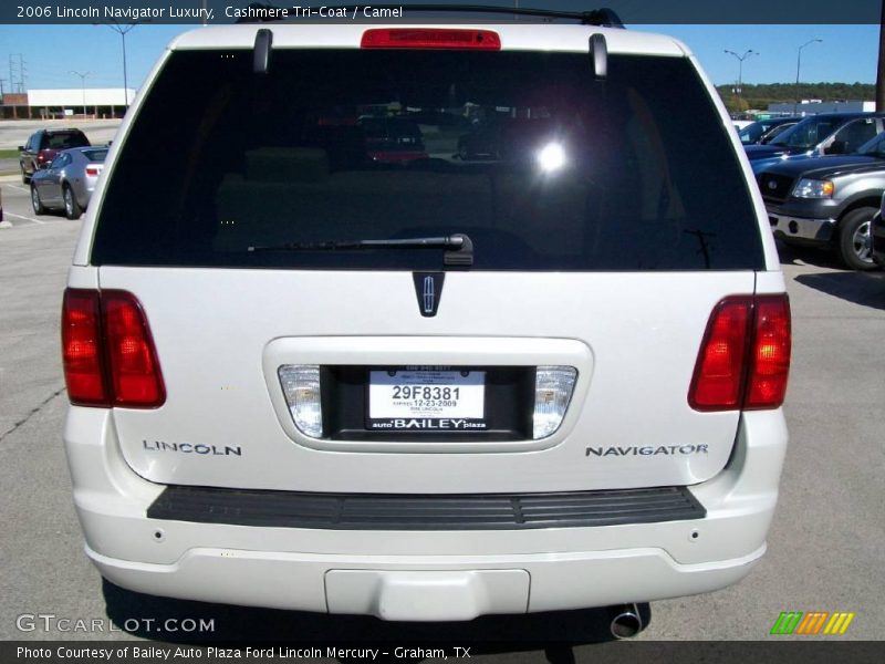 Cashmere Tri-Coat / Camel 2006 Lincoln Navigator Luxury