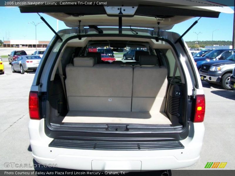 Cashmere Tri-Coat / Camel 2006 Lincoln Navigator Luxury