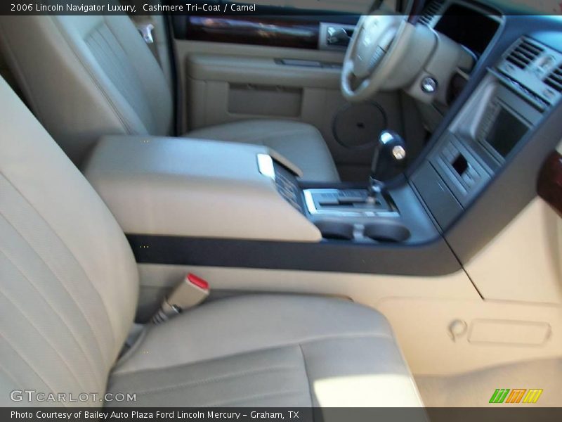 Cashmere Tri-Coat / Camel 2006 Lincoln Navigator Luxury