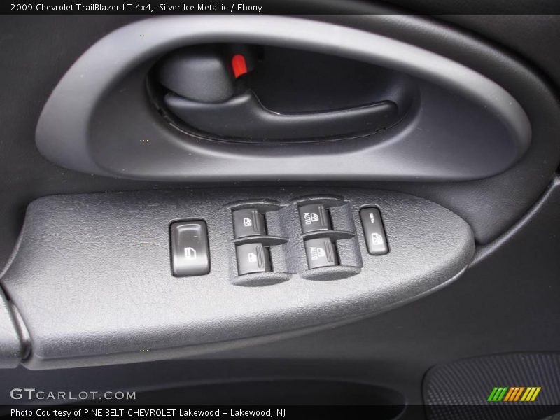 Silver Ice Metallic / Ebony 2009 Chevrolet TrailBlazer LT 4x4