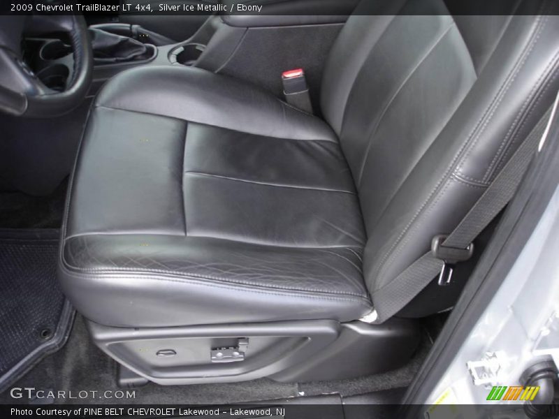 Silver Ice Metallic / Ebony 2009 Chevrolet TrailBlazer LT 4x4