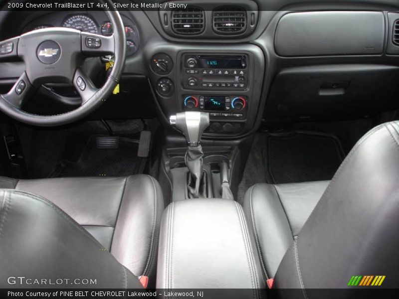 Silver Ice Metallic / Ebony 2009 Chevrolet TrailBlazer LT 4x4