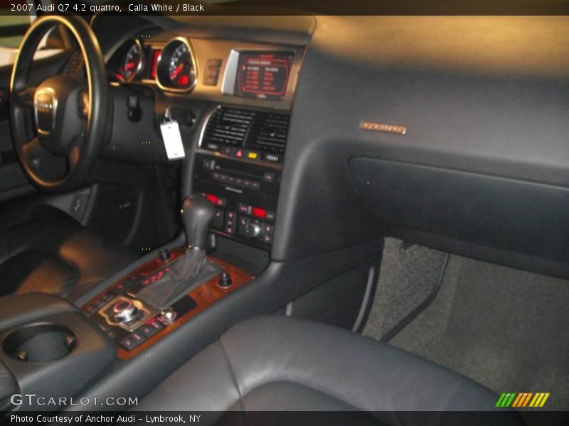 Calla White / Black 2007 Audi Q7 4.2 quattro