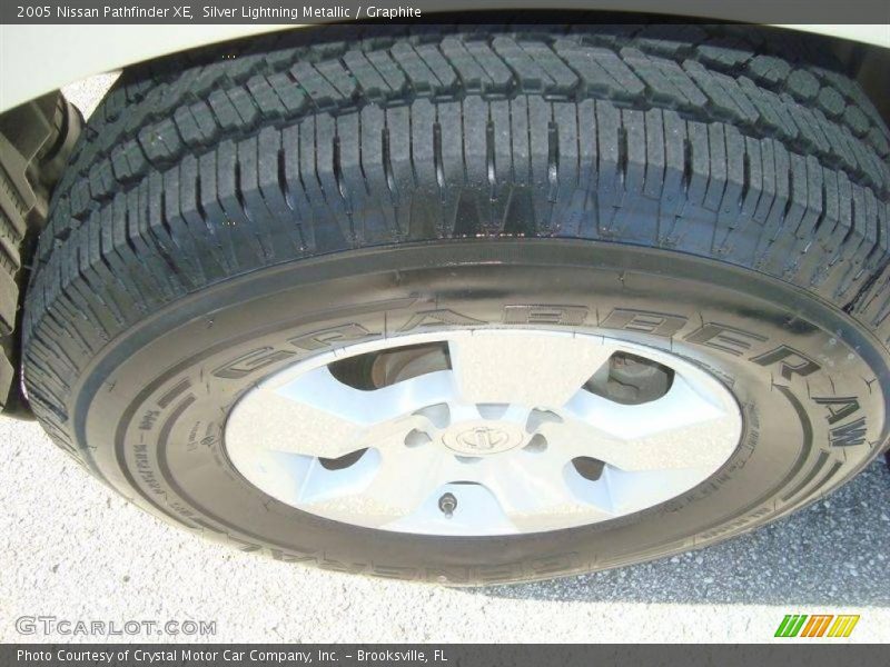 Silver Lightning Metallic / Graphite 2005 Nissan Pathfinder XE
