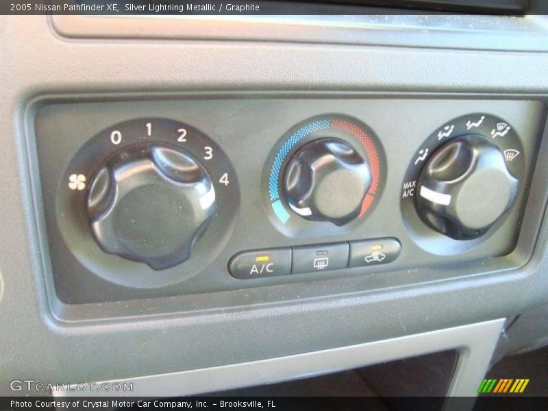 Silver Lightning Metallic / Graphite 2005 Nissan Pathfinder XE
