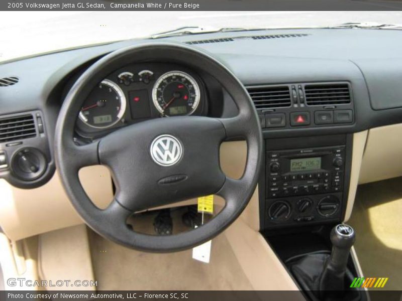 Campanella White / Pure Beige 2005 Volkswagen Jetta GL Sedan