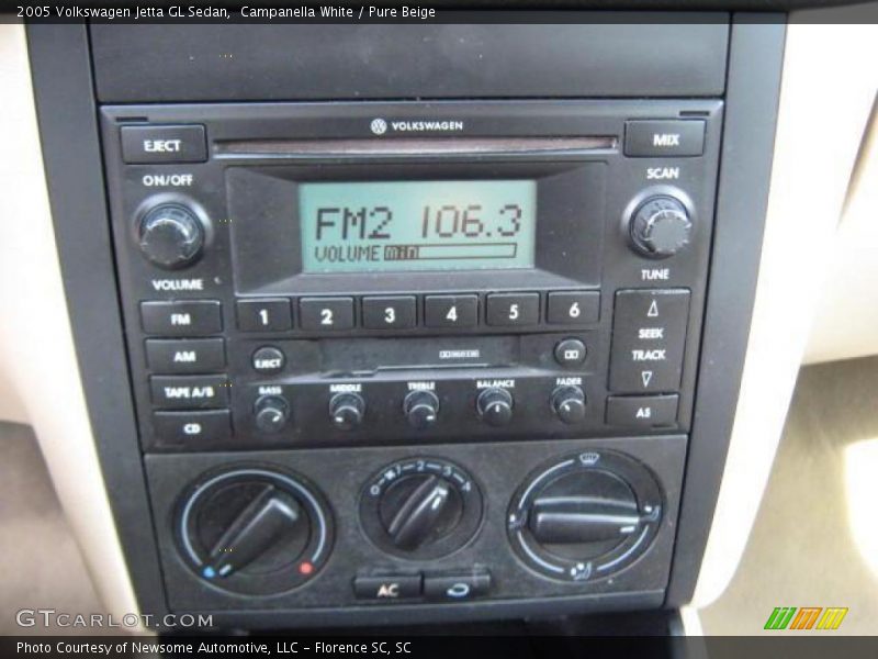Campanella White / Pure Beige 2005 Volkswagen Jetta GL Sedan