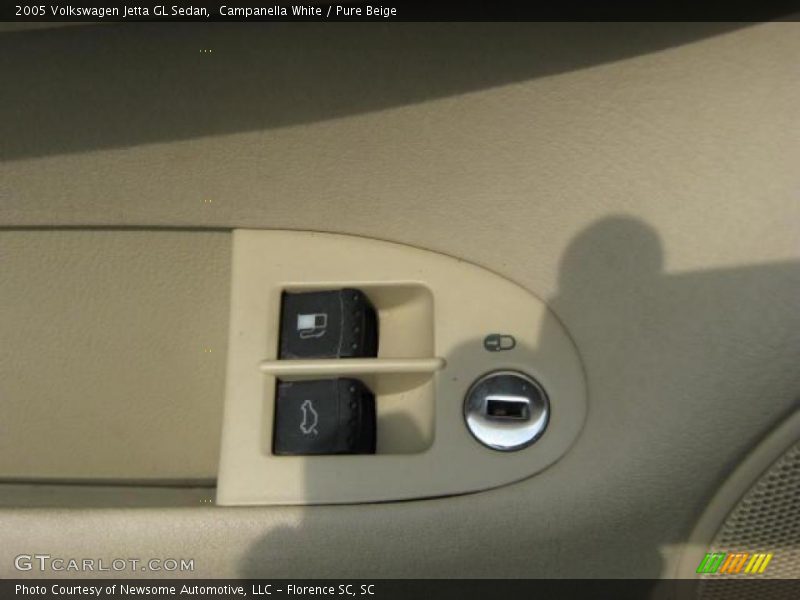 Campanella White / Pure Beige 2005 Volkswagen Jetta GL Sedan