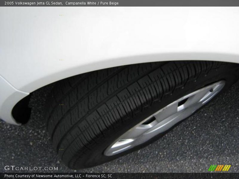 Campanella White / Pure Beige 2005 Volkswagen Jetta GL Sedan
